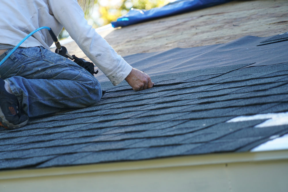 Should I Work with a Licensed Roofing Contractor?