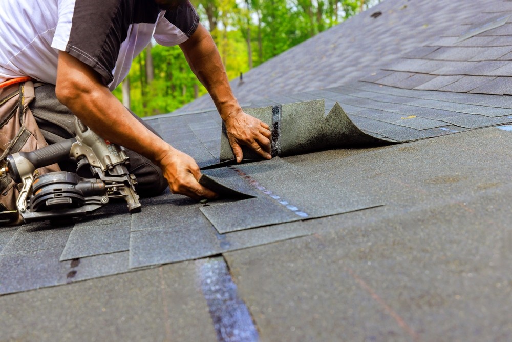 Should I Work with a Licensed Roofing Contractor?