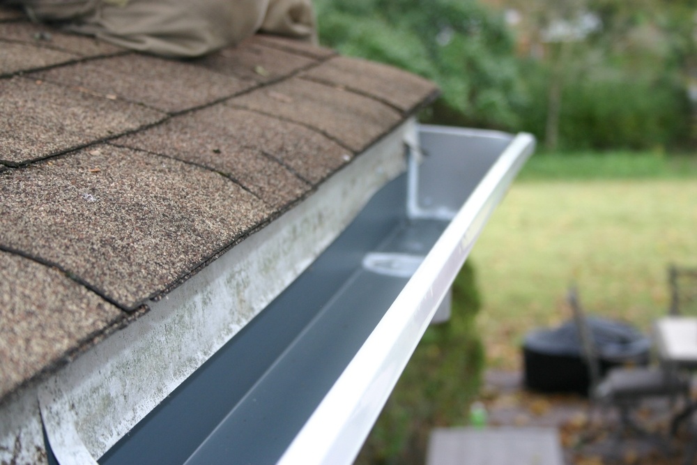 How to Extend Roof Life with Routine Gutter Maintenance